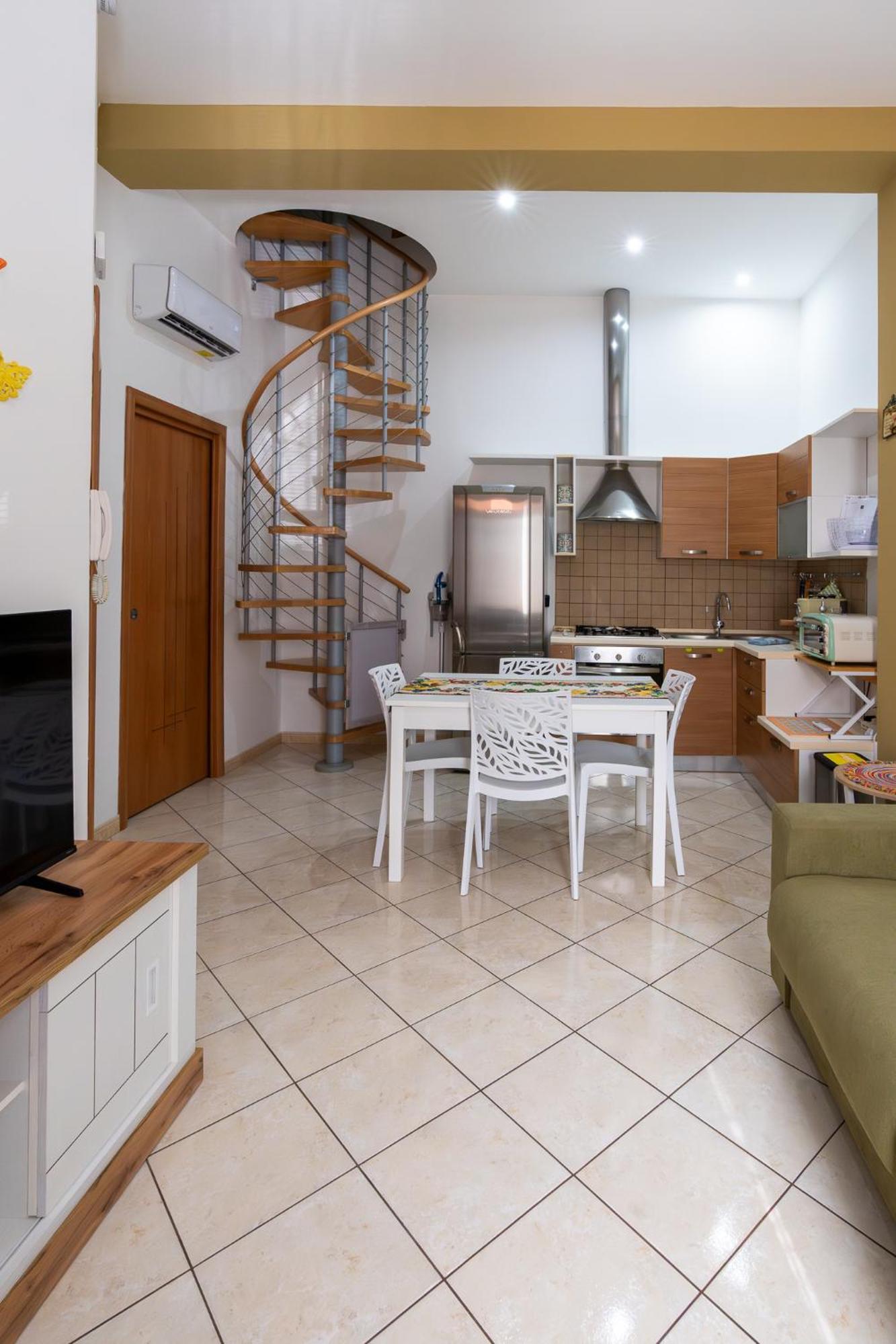 Casa Vacanze Ines Latiano Екстериор снимка